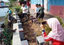 Daerah operasi iii cirebon, disingkat dengan daop 3 cirebon atau daop iii cn, adalah salah satu daerah operasi perkeretaapian indonesia, di bawah lingkungan pt kereta api indonesia (persero) yang berada di bawah direksi pt kereta api indonesia dipimpin oleh seorang vice president (vp) yang berada di bawah dan bertanggung jawab kepada direksi pt kereta api indonesia. Ratusan Buruh Pt Api Brebes Mogok Kerja Lantaran Akan Diberi Thr Cuma 50 Ribu Kualitasnews Com