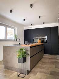 Ein modernes küchendesign überzeugt in erster linie durch eine hervorragende kombination aus design und funktion. Unsere Neuen Leuchten In Der Kuche In 2021 Kuchen Design Ideen Kuchen Design Kuche Schwarz
