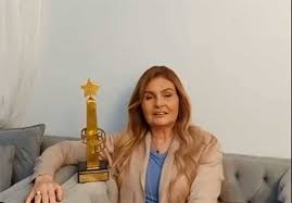 يسرا الفنانة المصرية القديرة أعلنت إصابتها بفيروس كورونا قبل ساعات، عبر مواقع التواصل الاجتماعي، وقالت في تصريحات لوسائل الإعلام إنها تعاني مع بعض الأعراض الخاصة بالفيروس، وأنها غير قادرة على التحدث في الفترة الحالية. Ø¨Ø§Ù„ÙÙŠØ¯ÙŠÙˆ Ø§Ù„ÙÙ†Ø§Ù†Ø© Ø§Ù„Ù…ØµØ±ÙŠØ© ÙŠØ³Ø±Ø§ ØªØ¸Ù‡Ø± Ù„Ø£ÙˆÙ„ Ù…Ø±Ø© Ø¨Ø¹Ø¯ ØªØ¹Ø§ÙÙŠÙ‡Ø§ Ù…Ù† ÙƒÙˆØ±ÙˆÙ†Ø§ ÙÙƒØ± ÙˆÙÙ† Ù†Ø¬ÙˆÙ… ÙˆÙ…Ø´Ø§Ù‡ÙŠØ± Ø§Ù„Ø¨ÙŠØ§Ù†