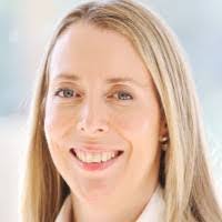 Elizabeth Eastham's Instagram, Twitter & Facebook