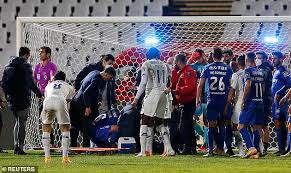 El lateral derecho de porto, nanu, de 26 años y que fue evacuado este jueves 4 de febrero en ambulancia del estadio do jamor tras el violento choque que sufrió con el portero ruso del. Iqqjmu2jl83l M