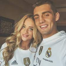 Here's a little demonstration of this. Izabel Andrijanic Vs Mateo Kovacic Real Madrid Real Madrid Players Cute Couples Kissing