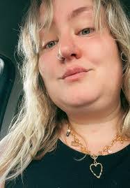 Alyssa Ellison's Instagram, Twitter & Facebook