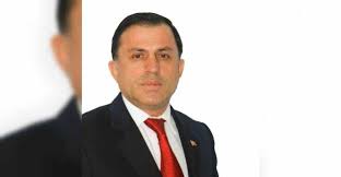 Geniş bir aileye sahip olan turan, sekiz kardeşten beşincisi olarak doğmuştur. Huseyin Turan Kamoyuna