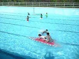Dependiendo del tamaño de la piscina o alberca que se disponga, se pueden realizar distintos juegos recreativos con los más pequeños. Juegos Acuaticos De Persecucion En Educacion Fisica Youtube