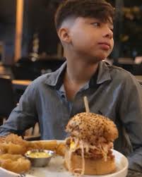 Hoy es un día muy especial para mi, vi nacer mi 2do hijo mi querido Nicholas  Pichardo, le doy gracias a Dios por tantas bendiciones y poder ver crecer a  mis hijos.Nico