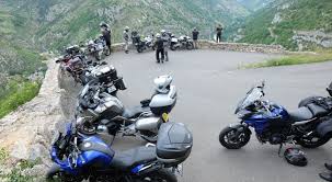 Si le tour de france moto est véritablement né en 1973, on retrouve trace d'une épreuve en 1954, mais la liste des engagés ne comprenait essentiellement c'est sous la direction de elie wermelinger, qui a déjà une grande expérience du tour de france cycliste, que le tour de france moto 1973 voit. Le Tour De France A Moto