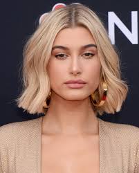 It is characterized by a blend of black and blonde color throughout the head. 50 Wavy Bob Hairstyles In 2021 Best Short Medium Long Bobs