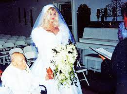 How Anna Nicole Smith S Billionaire In Laws Secretly Lobbied The Courts Anna Nicole Anna Nicole Smith Celebrity Weddings