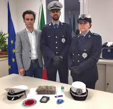 Create a trip to save and organize all of your travel ideas, and see them on a map. Valsamoggia Colpo Della Polizia Locale Sequestrato 1kg Di Sostanza Stupefacente Renonews It