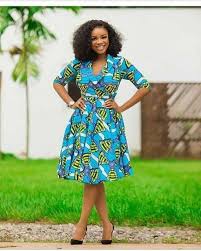 1001 + façons modernes d'adopter la robe en wax pour un look chic et authentique. Chic Modeles De Robes Pagne Tout Chic En Pagne Facebook