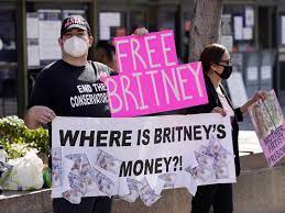About 100 fans from the so called #freebritney movement gathered outside the courthouse before the hearing, holding signs that read free britney now! and get out of britney's life! Doku Framing Britney Spears Bei Amazon Stars Vienna At