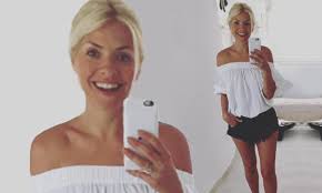 The former lingerie model has been gradually losing a few pounds over the past few months, leaving fans wondering how. Holly Willoughby S Weight Loss Shocks Fans Daily Mail Online