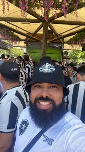 É TEMPO DE BOTAFOGO! Teresopolitanos encararam longa viagem para vivenciar  o título da Libertadores