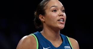 Big Men Help Badgers Hold On To Beat Gophers 68-67