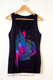 ) et vous désirez réaliser votre propre tee shirt en imprimant des logos ou des dessins dessus ? Il Vous Faut Du Papier Transfert Pour Couleurs Fonces Un Fer A Repasser Des Ciseaux 1 Imprimez Votre Image Sur Le Papier Diy Shirt Diy Fashion T Shirt Diy