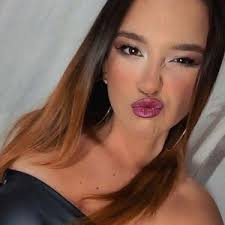 Aisha Fernandez (@aishufernandezz)