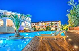 Nita ambani bu haber çıktığında eve taşınmalarının üzerinden iki aydan fazla zaman geçmiş olduğunu söylüyor. Dunyanin En Abartili 10 Evi Paratic