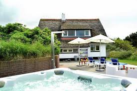 Geniet Met Je Hond Van Een Vakantie In Nederland In Hondvriendelijk Vakantiehuis Wieke In Buren Ameland Waddeneilanden Vakantie Strand Huizen Strandhuisjes