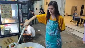 Resep tahu crispy mudah dan nagihподробнее. Bertemu Amanda Penjual Tahu Kriuk Di Dekat Stasiun Mrt Yang Viral Kumparan Com