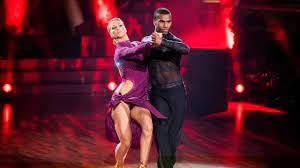 Für let's dance legt profitänzerin kathrin menzinger schon seit einigen staffeln regelmäßig eine flotte sohle. Let S Dance 2020 Verletzungskummer Bei Tijan Njie So Sehr Leiden Die Promis Bei Rtl News De