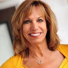 Lisa Coe's Instagram, Twitter & Facebook