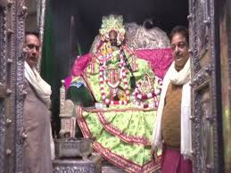 Woollens Angithi For Lord Krishna At Mathura Temple To Beat The Winter Chill Радха и кришна radha krishna 896. ani news