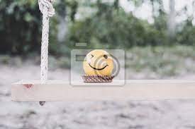 Her husband is jeffrey garten. Smiley Gesicht Gelb Ball Auf Einer Schaukel Im Garten Vintage Leinwandbilder Bilder Smileys Optimistisch Chillen Myloview De