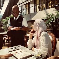 Nurul elfira loy binti ahmad sabri, better known by her stage name elfira loy, is a malaysian actress. Nurul Ezlisa Loy Loy Ezlisa Twitter