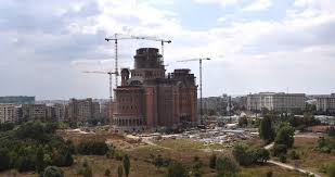 Piatra de temelie a lăcașului de cult a fost pusă în februarie 2011 și data finalizării sale era preconizată a fi la sfârșitul anului 2018. Sfintirea Catedralei Mantuirii Neamului Scurta Cronologie A Proiectului