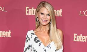 Christie brinkley has appeared on more than 500 magazine covers worldwide. Christie Brinkley Wows In Strapless Swimsuit For Sunset Photo In Caribbean And Fans React Hello
