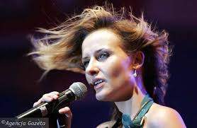Lyric video „pod wiatr youtu.be/c8bmshv9z98. Markowska W Ciazy A Nadal Pracuje