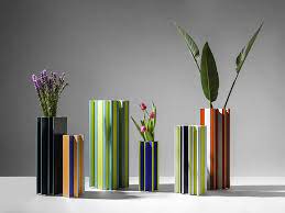 I vasi da tavolo, invece, potranno essere l'elemento base di partenza per creare un centrotavola che stupirà i tuoi invitati. 70 Vasi Moderni Per Interni Dal Design Particolare Mondodesign It