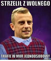 Do siatki trafili robert lewandowski , kamil grosicki, który zaliczył również asystę oraz przed końcem. Grosicki Memy Pl