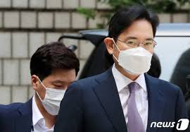 Mar 24, 2021 · 이재용 부회장은 평소 모친인 홍라희 여사가 예술품을 사는 데 돈을 쓰는 걸 못마땅하게 생각했다고 들었다. ë¶€ì •ìŠ¹ê³„ ì˜í˜¹ ì´ìž¬ìš© ì¸¡ ê³µì†Œì‚¬ì‹¤ ë¶€ì¸ íŒŒì´ë‚¸ì…œë‰´ìŠ¤