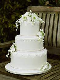 White Wedding Cake With Ranunculus Roses And Lily Of The Valley Cake By Clearlycake Round Wedding Cakes Wedding Cake Decorations Wedding Cakes With Flowers