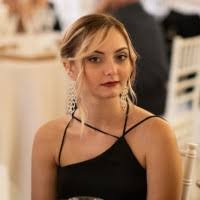 100+ profili “Adriana”