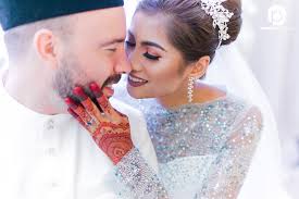 Bagaimana sambutan perayaan tradisi pelbagai kaum dapat memperkukuhkan dan mengekalkan perpaduan dalam kalandan rakyat malaysia? Keunikkan Dan Inspirasi Dari Tema Perkahwinan Campur Yang Anda Patut Tahu Pesona Pengantin