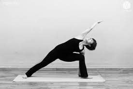 Parsvakonasana Ii Extended Angle Pose Variation Yogea Yoga Outside Of The Box Yoga Asanas Poses Hip Injuries