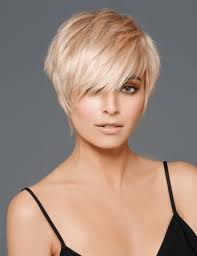 Mais la coiffure femme cheveux courts, dans de trop nombreux esprits, reste synonyme de coiffure à la garçonne. Coupe Courte Idees Modeles Et Conseils D Entretien Pour Cheveux Courts Cheveux Courts Coupe De Cheveux Courte Coupe De Cheveux