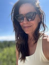 Rochelle Bartholomew's Instagram, Twitter & Facebook