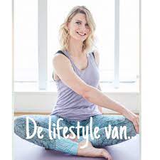 Na het afronden van mijn studie communicatiewetenschappen werkte ik een aantal jaren als communicatieadviseur en projectmanager bij verschillende marketingbureaus. De Lifestyle Van Janna Krooshoop Van Wanderlust Yoga Amber Hanning