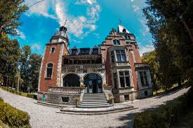 Balatau (lac de baraj natural, monument al naturii, situat in muntii nemira si format in vara anului 1883 in urma unor alunecari de teren si a unor ploi torentiale), poiana uzului, belci. Obiective Turistice Valea Trotusului Cnipt Targu Ocna