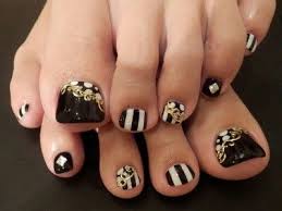 Black And Gold Glitter Toe Nails Elegancia Feet Nails Toe Nail Designs Toe Nails