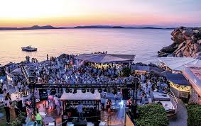 Rund 400 menschen mussten in der nacht zum sonntag ihre. Wally Teams Up With Phi Beach In Costa Smeralda Sardinia