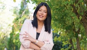 Ας πετάξουμε το… μπαλάκι των ερωτήσεων στην πολιτευτή της νδ στην α' θεσσαλονίκης, αφροδίτη λατινοπούλου, και θα περιμένουμε να δούμε εάν καταφέρει να πάρει το game στις επόμενες εκλογές. Afrodith Latinopoyloy Agapw Thn Politikh Epeidh Agapw Oloys Toys An8rwpoys Dhmokratia