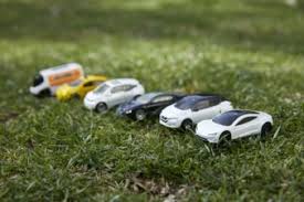 Join @thisisrobthomas tonight at 8:20pm et/5:20pm pt on clubhouse for a highly relevant conversation about mental health. Erster Klimaneutraler Matchbox Tesla Roadster Das Spielzeug