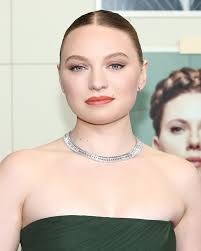 Mia Threapleton for The Phoenician Scheme Premiere 🎥 🌟 Style  @farrahoconnor @eliesaabworld Hair @benskervin Makeup @quinnmurphy