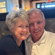 Glenda Dennis's Instagram, Twitter & Facebook