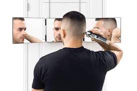 Alors que sur cheveux mouillés, le faux pas pourra se rattraper un peu plus… mais il faut bien prendre en compte qu'une fois séchés, les cheveux remonteront ! Comment Se Couper Les Cheveux Tout Seul Le Guide Complet Pour Hommes Gentleman Moderne